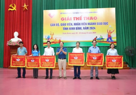 ĐOÀN TUYỂN THỂ THAO CÁN BỘ, GIÁO VIÊN, NHÂN VIÊN TRƯỜNG THPT NINH BÌNH - BẠC LIÊU GIÀNH THÀNH TÍCH ẤN TƯỢNG TẠI GIẢI THỂ THAO CÁN BỘ, GIÁO VIÊN, NHÂN VIÊN NGÀNH GIÁO DỤC TỈNH NINH BÌNH, NĂM 2024