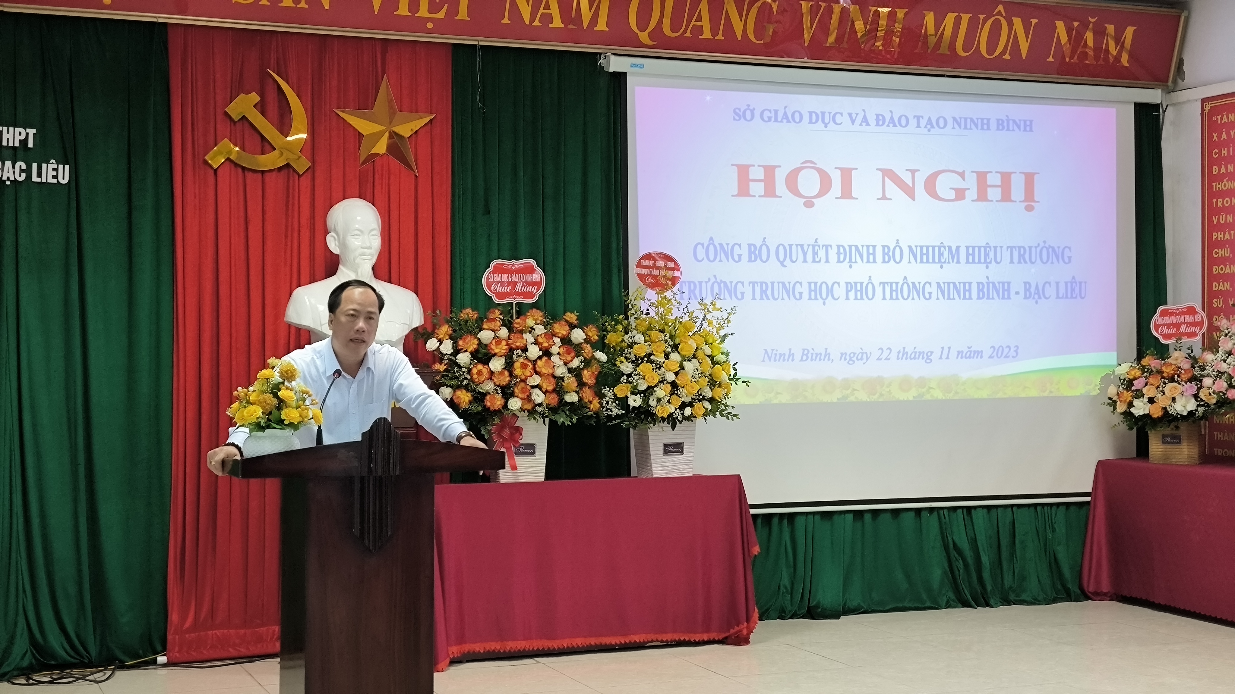Đ/c Đinh Quốc Trường - Phó Giám đốc Sở Giáo dục và Đào tạo Ninh Bình phát biểu